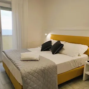 Gran San Bernardo - - Fronte Mare Con Cucina Отель